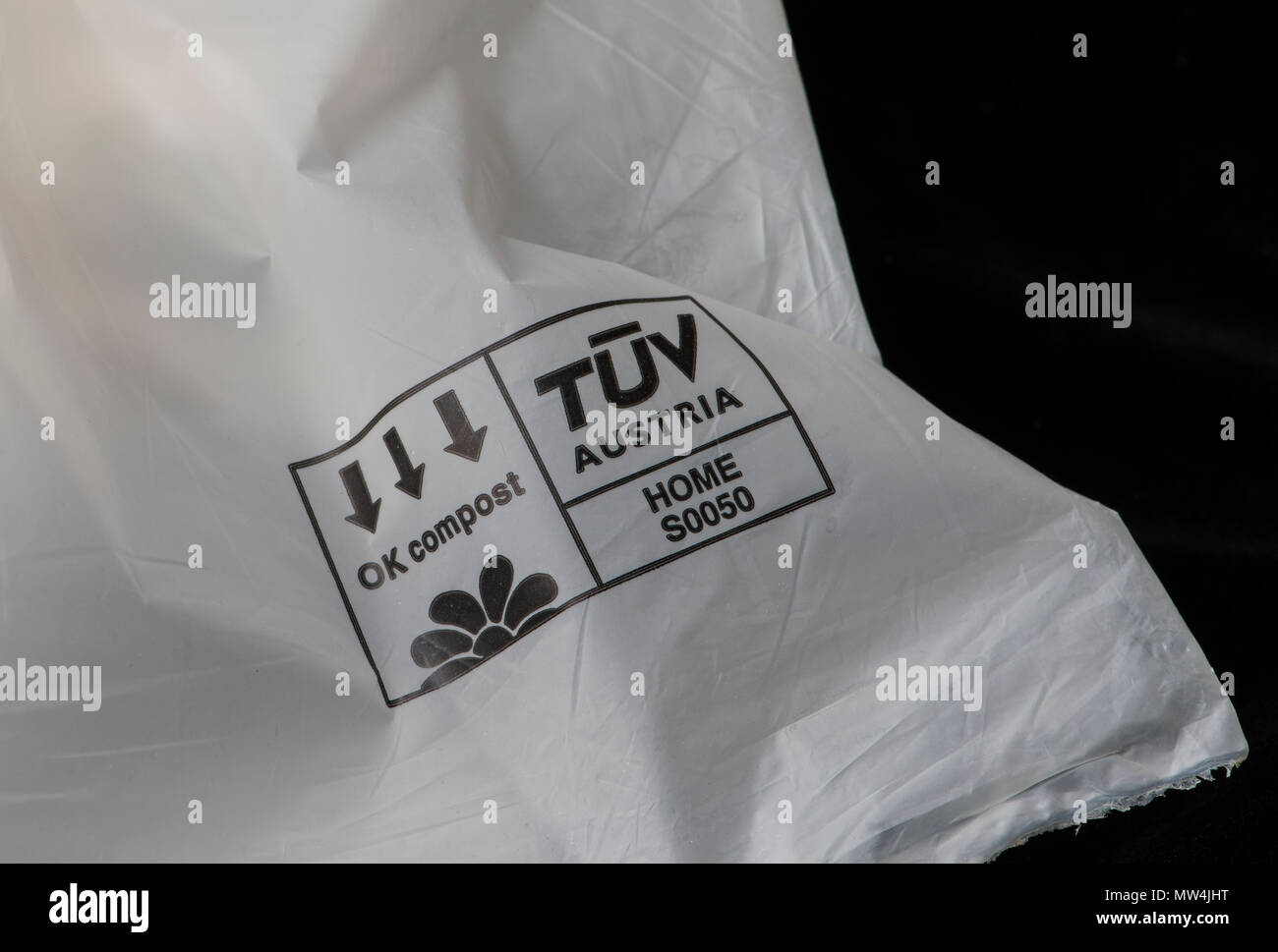Bolsa de plástico reciclable hechas de fécula de patata Fotografía de stock  - Alamy