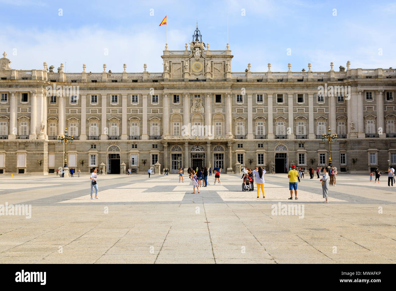 Ourtyard del Palacio Real, el Palacio Real de Madrid, residencia oficial de la Familia Real Española. La calle de Bailén, Madrid, España. Mayo de 2018 Foto de stock