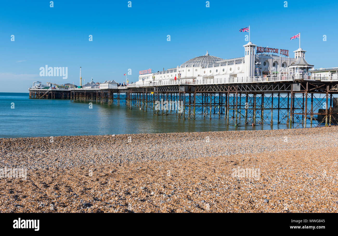 Brighton Pier en la mañana antes de que la gente llega en Brighton, East Sussex, Inglaterra, Reino Unido. Foto de stock