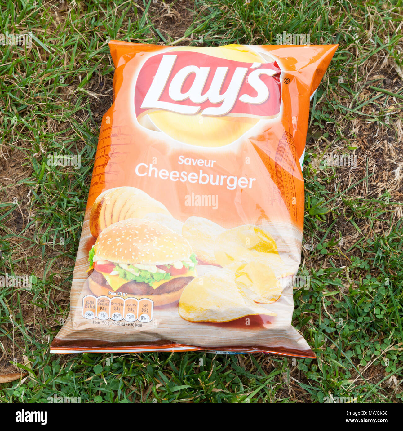 Lay's Cheeseburger con sabor a patatas fritas, París, Francia, Europa