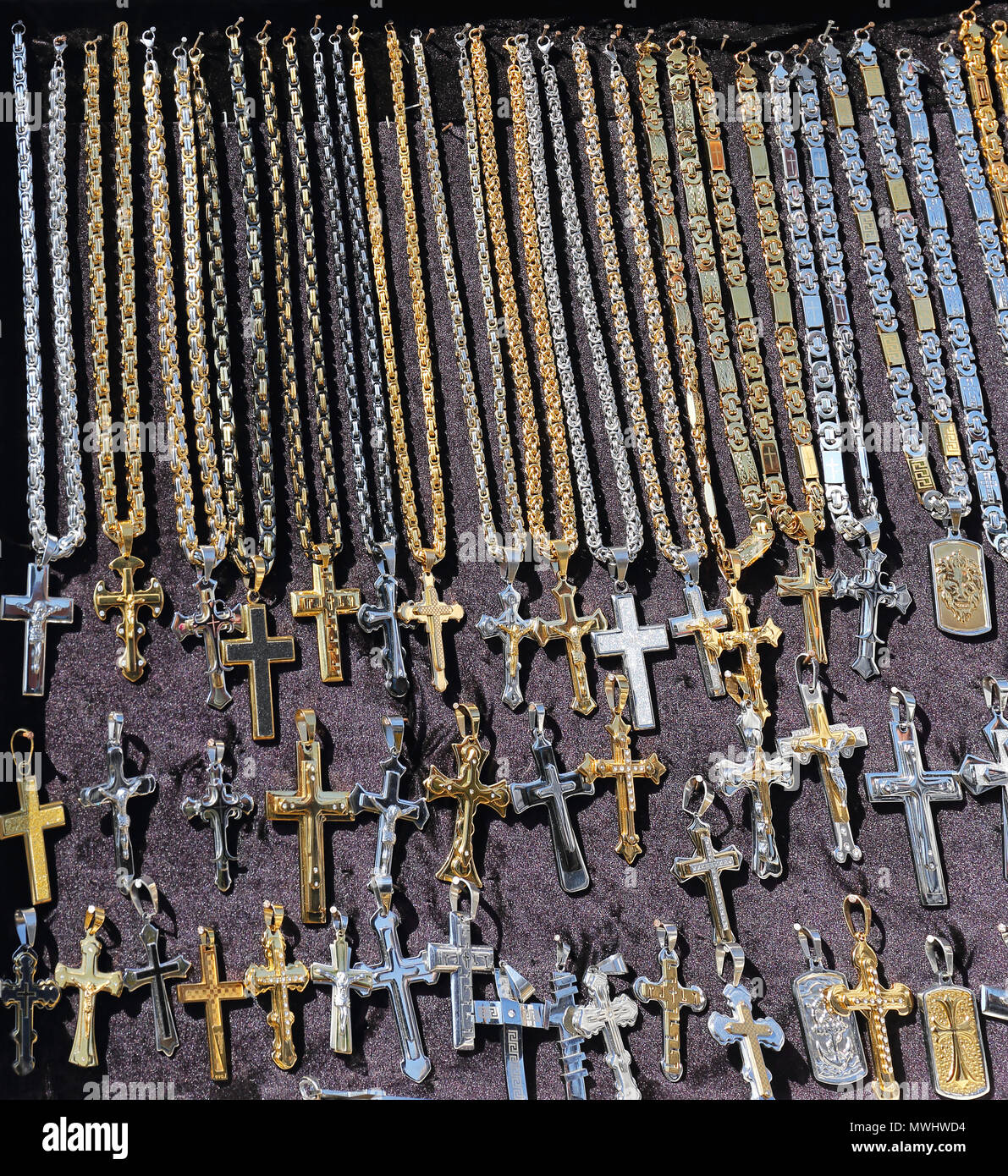 Y Collares Colgantes Cruz Recuerdos Religiosos Fotografía de stock - Alamy