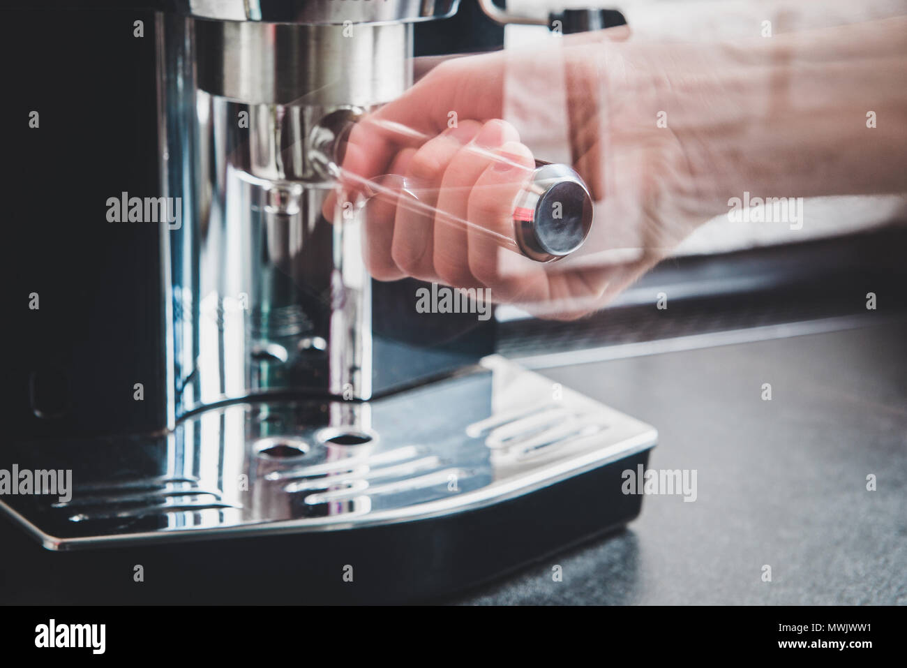 Dispensador de cafe fotografías e imágenes de alta resolución - Página 2 -  Alamy