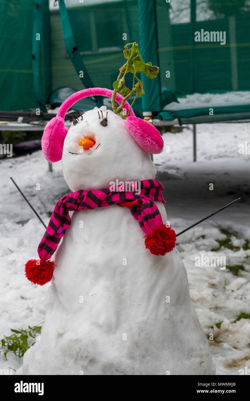 Muñeco de nieve femenino fotografías e imágenes de alta resolución - Alamy