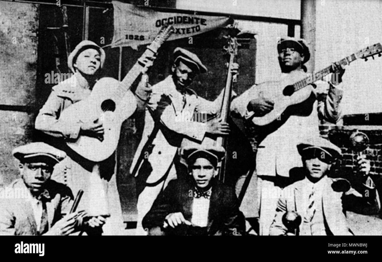 Inglés: Fotografía del Sexteto Occidente: María Teresa Vera (guitarra),  Miguelito García (clavé), Ignacio Piñeiro (contrabajo), Julio Torres Biart  (tres), Manuel Reinoso (Bongo) y Francisco Sánchez (maracas) . 1926.  auto-escaneados; el fotógrafo