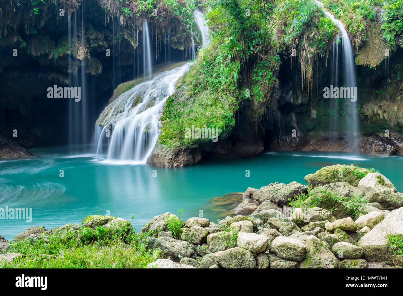 Cascada en el Río Cahabon en el Parque Nacional Semuc Champey
