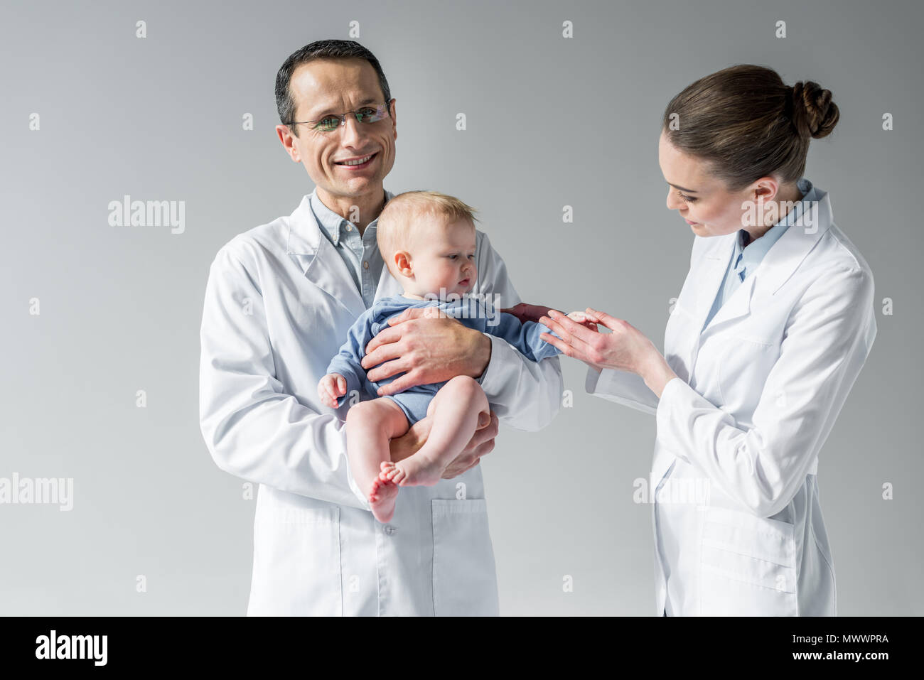 Pediatras fotografías e imágenes de alta resolución - Página 2 - Alamy