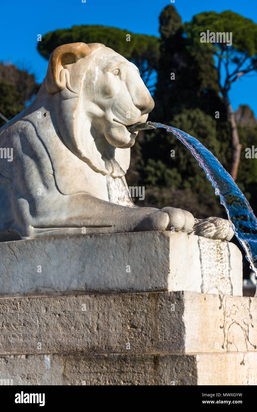 Fuente con leones escultura en la Piazza del Popolo (Plaza del Pueblo),  Roma, Lazio, Italia, Europa Fotografía de stock - Alamy