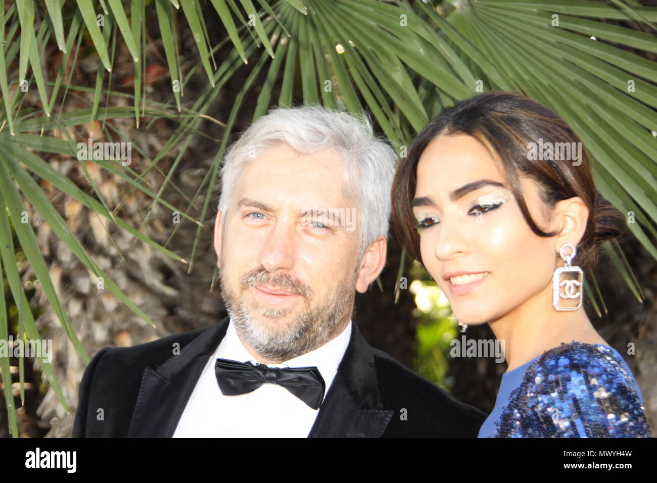 CANNES, Francia - 19 de mayo de 2018: Vadim Blaustein y modelo brasileña Jessica Samea asistir a la ceremonia de clausura del Festival de Cine de Cannes de 2018. Foto de stock