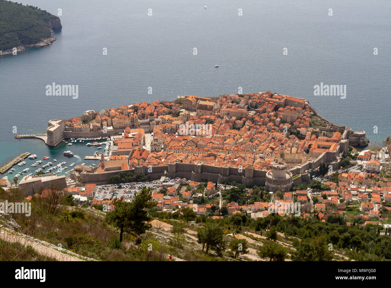 Vista desde el Monte Srd en la ciudad vieja de Dubrovnik, en Croacia. Foto de stock