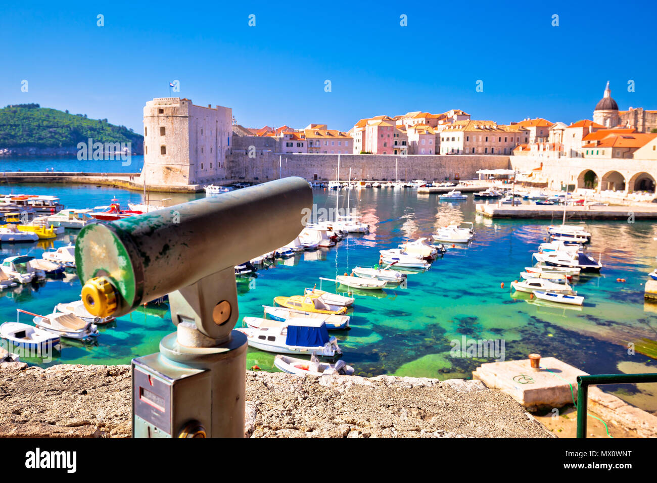 Ciudad de Dubrovnik viewpoint en muros históricos vista, región de Dalmacia en Croacia Foto de stock