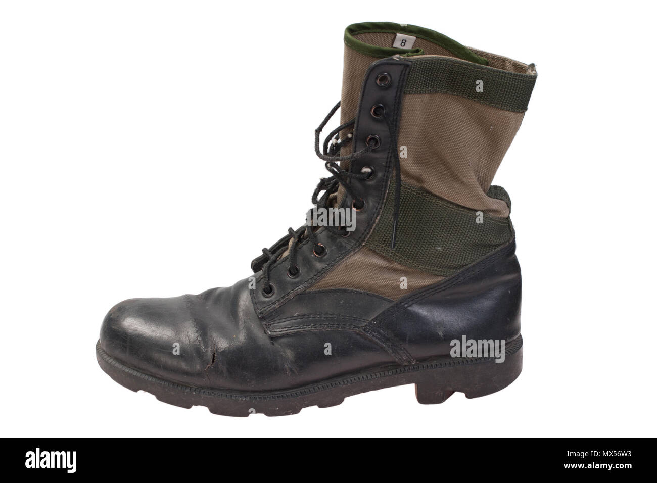 Viejas botas militares aisladas Fotografía de stock - Alamy