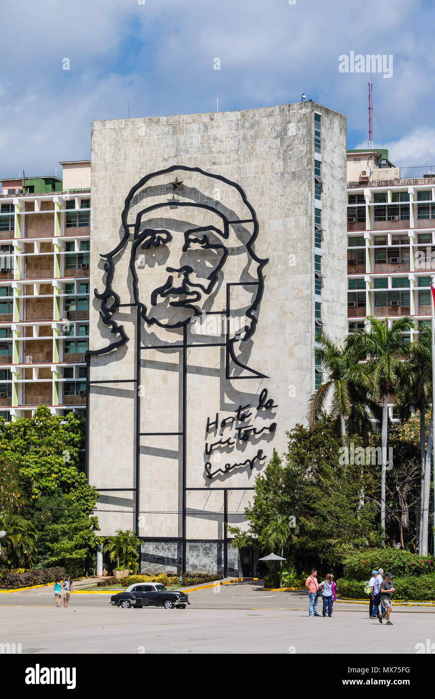 Arte de metal con la cara del Che Guevara en la Plaza de la RevolucioÌn, Habana, Cuba Foto de stock