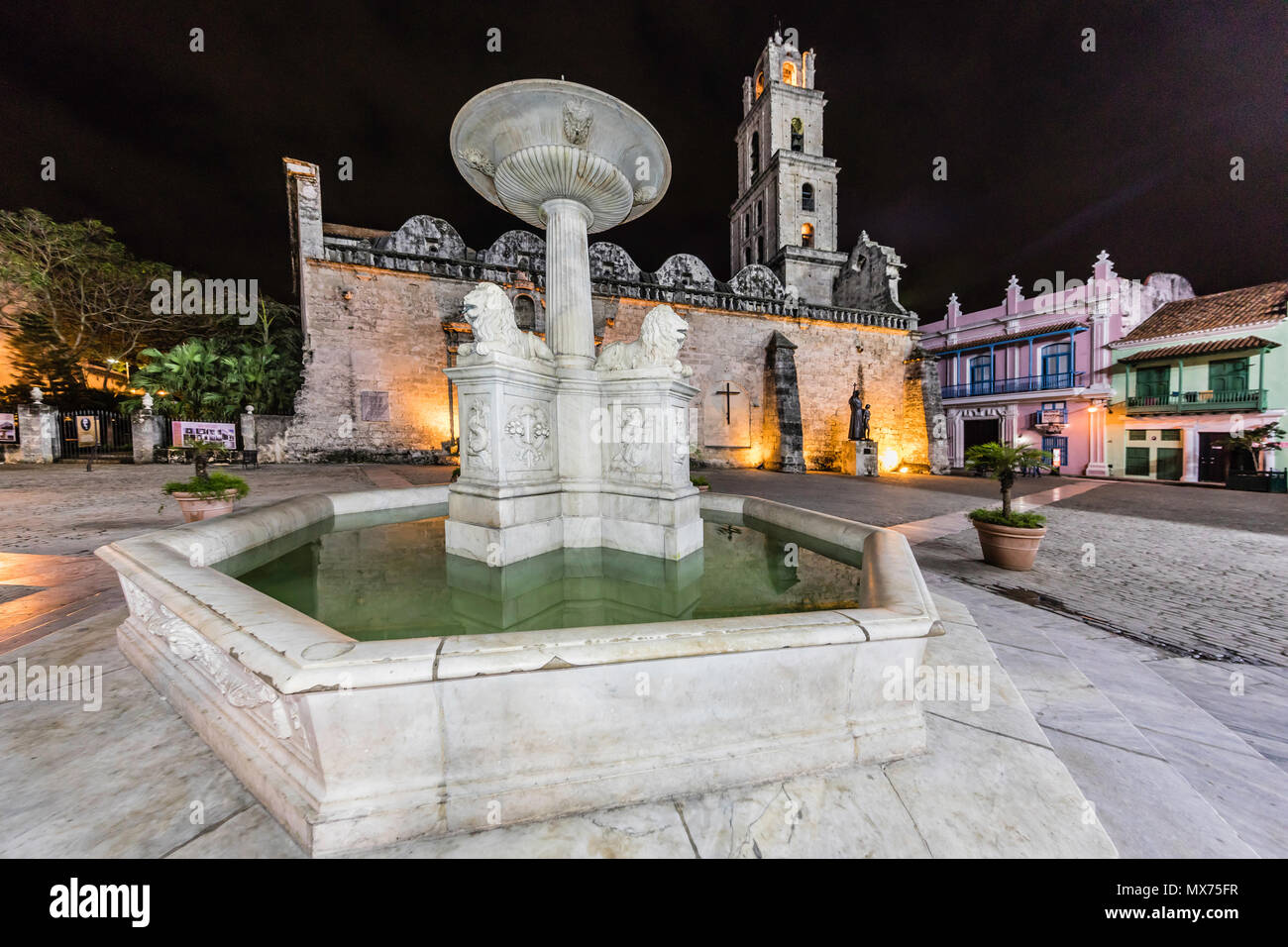 Fuentes de los Leones, fuentes de los Leones, en la Plaza de San Francisco, La Habana, Cuba Foto de stock