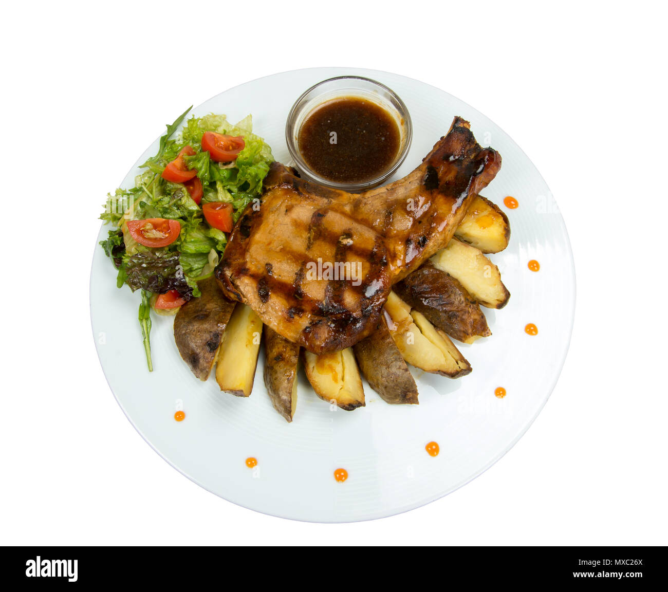Carne asada, patatas asadas y verduras Foto de stock