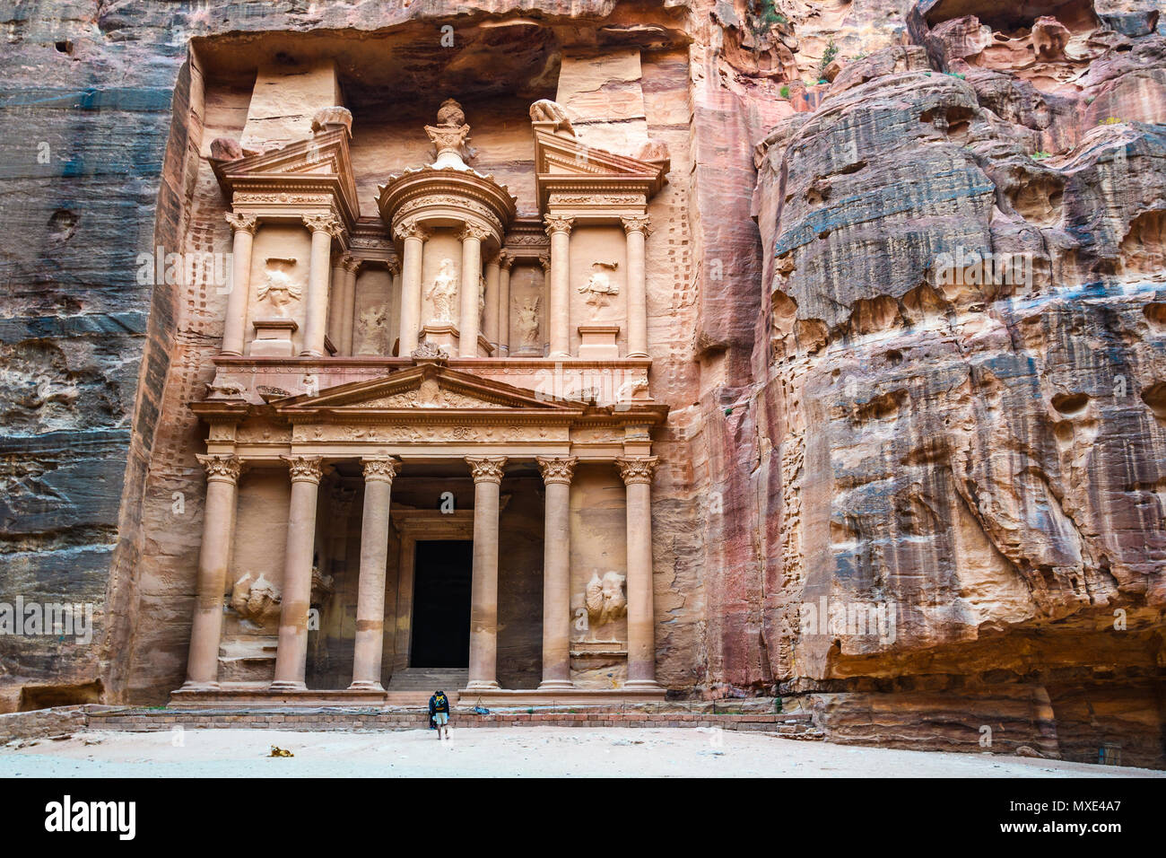 El tesoro al atardecer en la ciudad perdida de Petra, Jordania Foto de stock