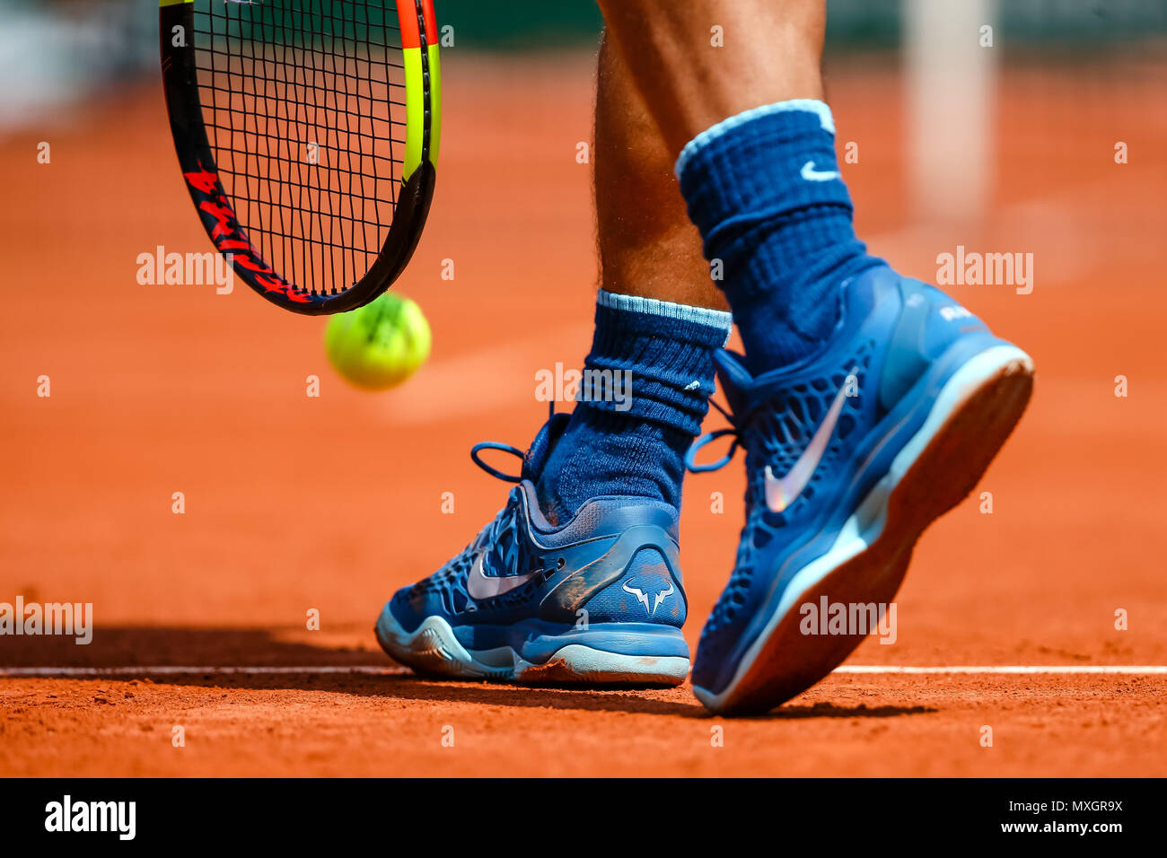 París, Francia. El 4 de junio, 2018. Rafael Nadal de España durante el día  9, en el año 2018 Abierto de Francia en Roland Garros. Crédito: Frank  Molter/Alamy Live News Fotografía de stock - Alamy