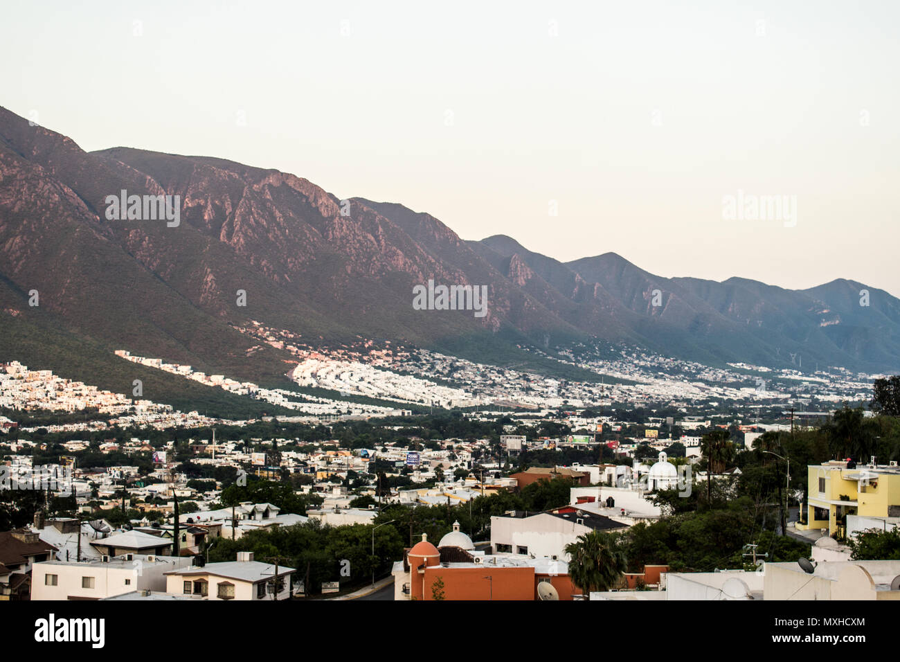 La parte sur de la ciudad de Monterrey, Nuevo León, México. Foto de stock