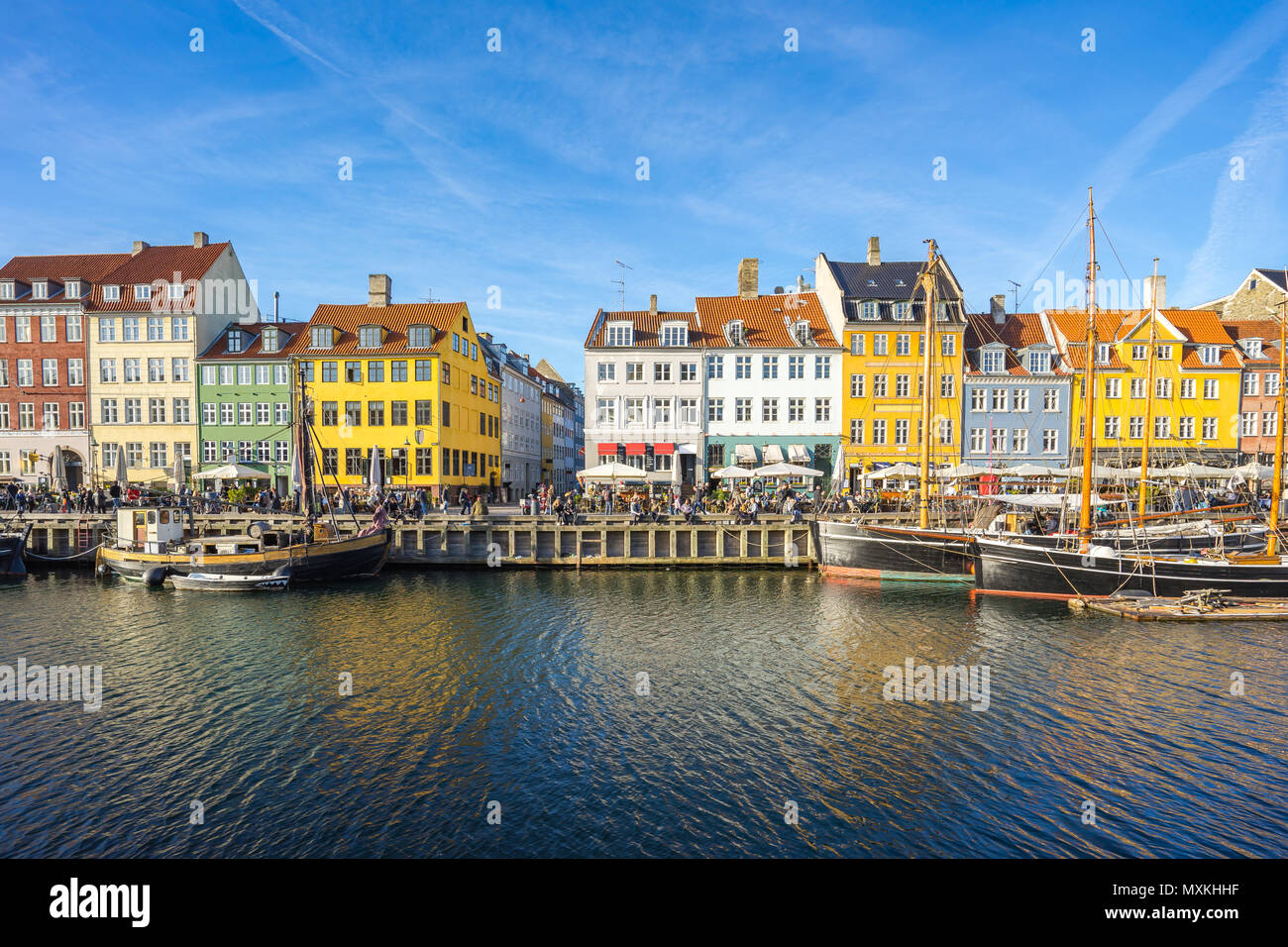 Con la vista de la ciudad de Copenhague Nyhavn en Copenhague, Dinamarca. Foto de stock