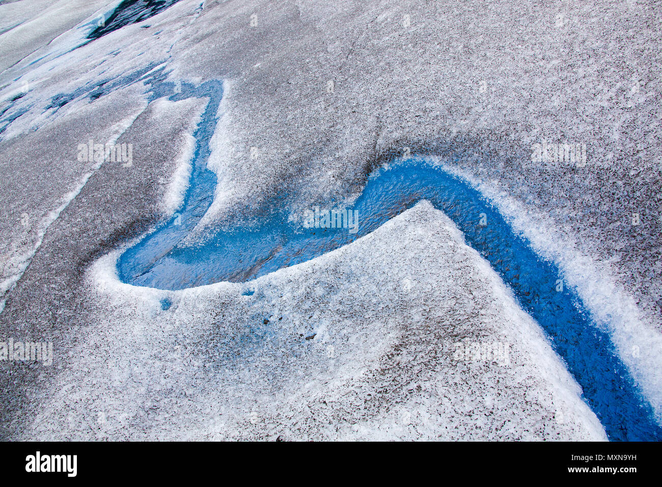 Grieta en el hielo glaciar Mendenhall Juneau, Alaska, Pacífico Norte, EE.UU. Foto de stock