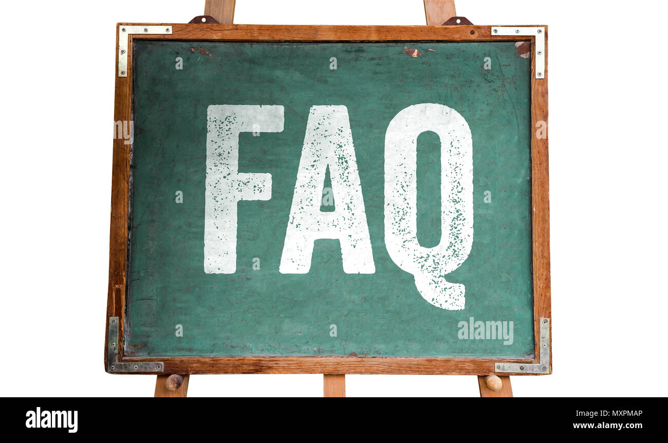 FAQ, acrónimo de "Preguntas Frecuentes" blanco texto escrito en una vieja verde sucio vintage de madera o pizarra pizarra con bastidor y soporte es Foto de stock