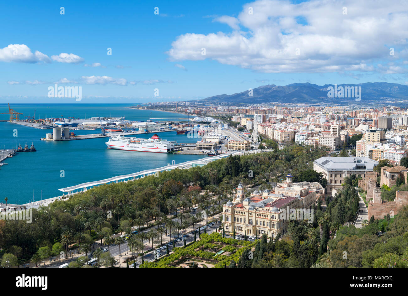 Vistas de la ciudad desde el Castillo de Gibralfaro, Málaga, Costa del Sol, Andalucía, España. Foto de stock