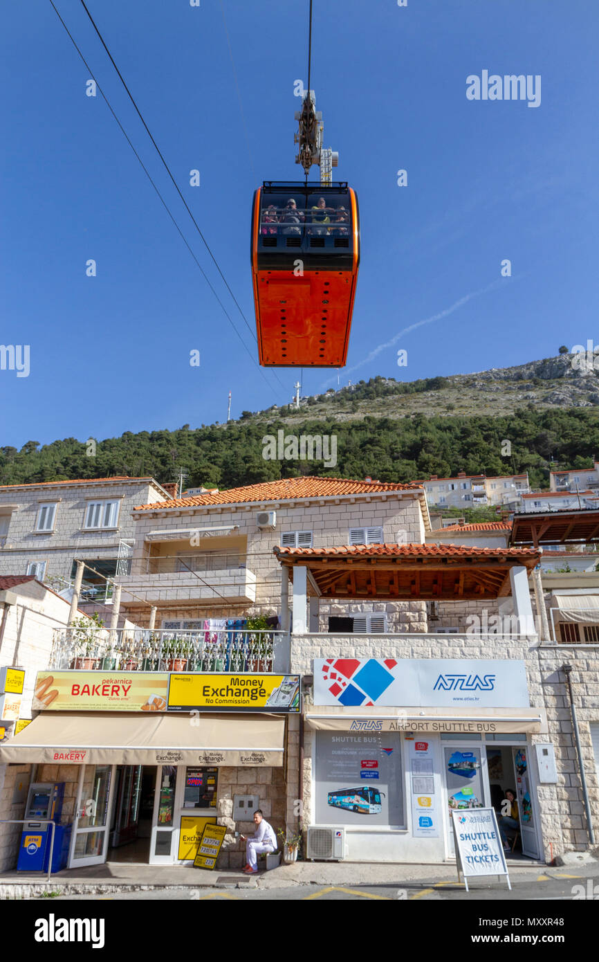 El Dubrovnik teleférico hasta el Monte Srd, Croacia. Foto de stock