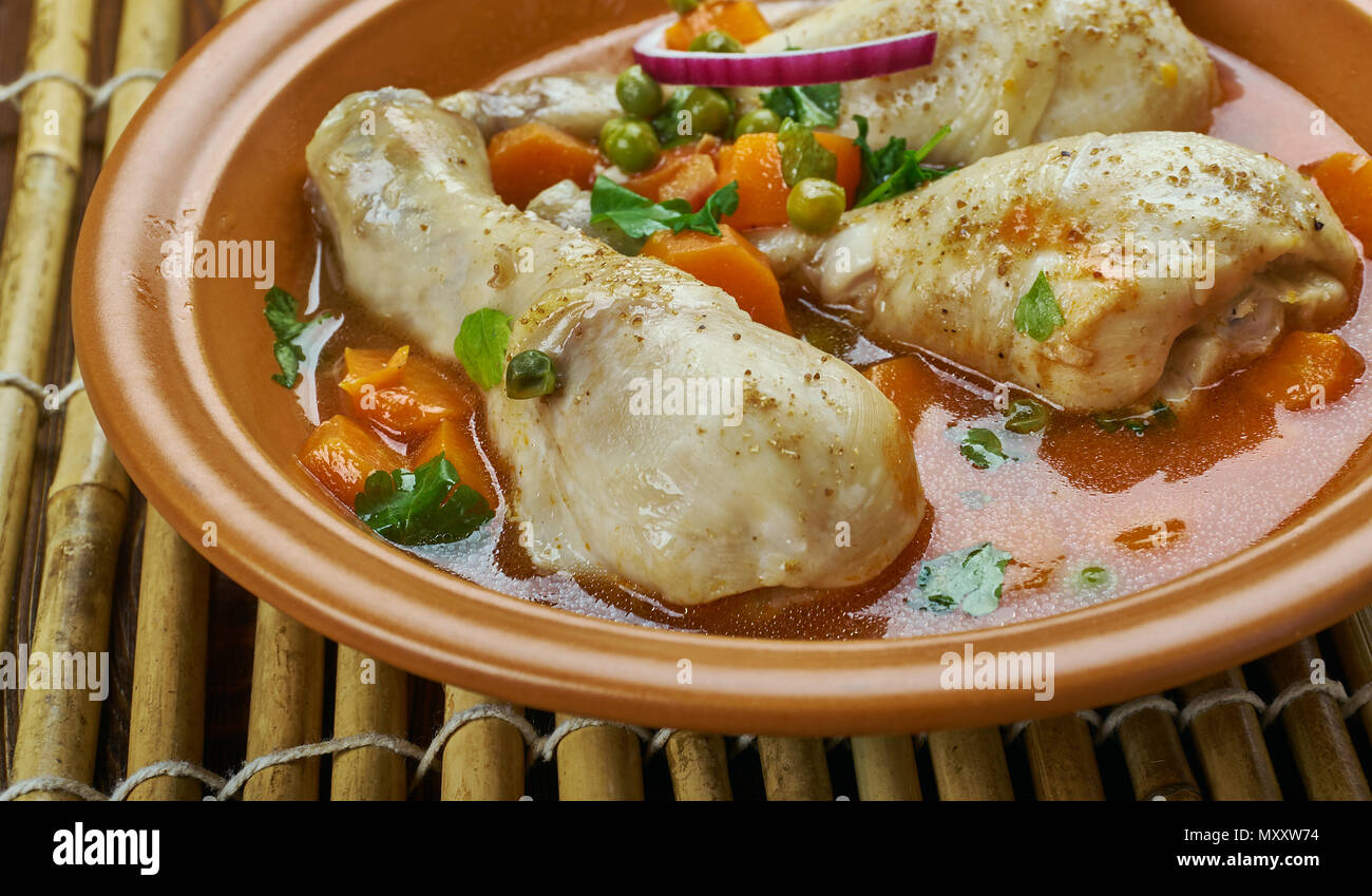Guiso de muslos de pollo servido vinagre de sidra, el tomillo y la  mantequilla Fotografía de stock - Alamy