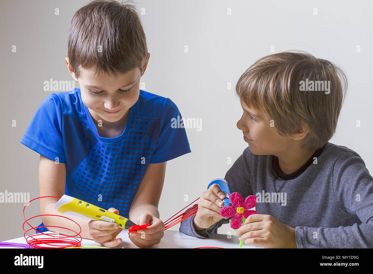 Pluma de impresión 3d niños fotografías e imágenes de alta resolución -  Alamy