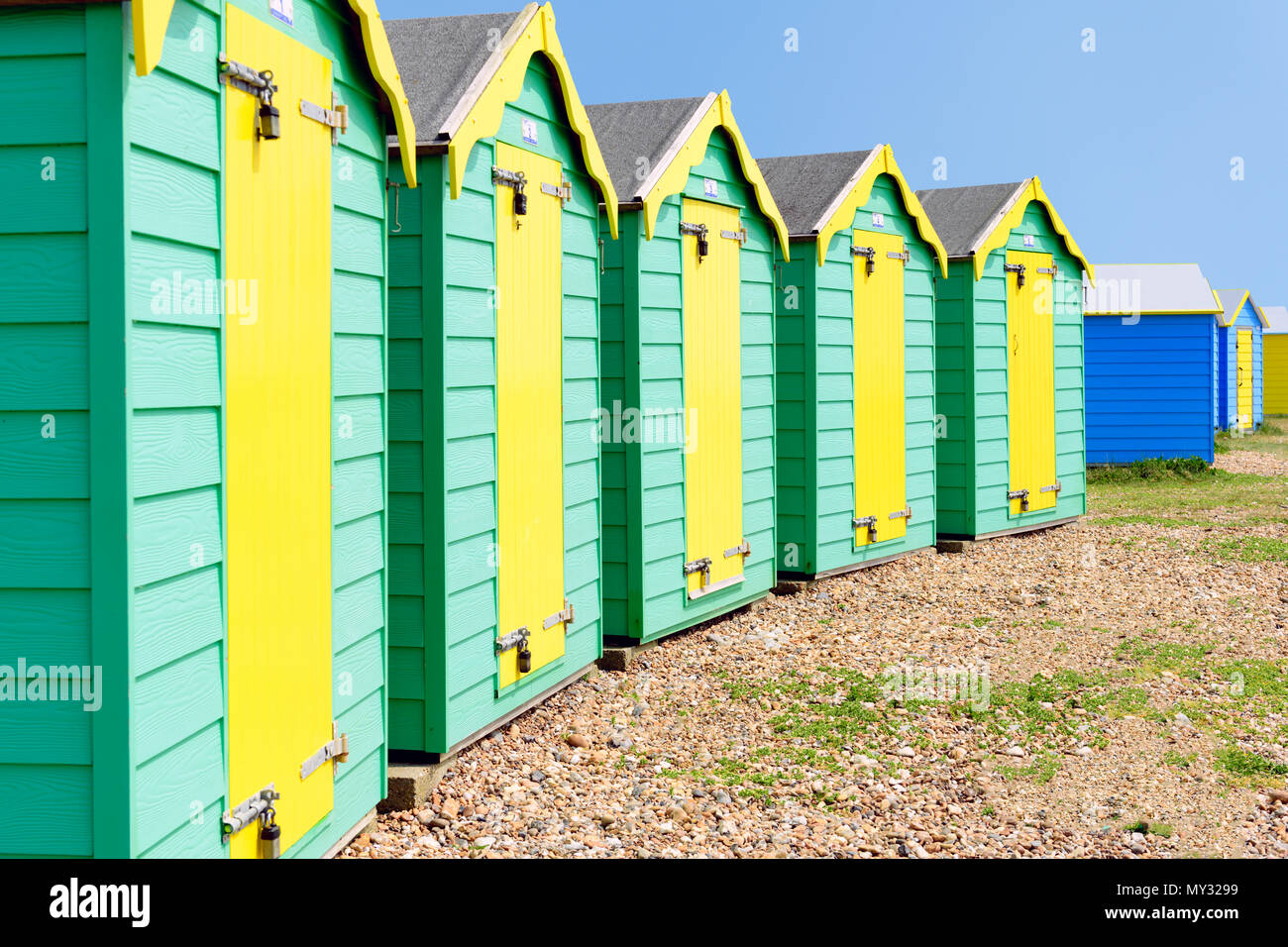 Pintadas cabañas de playa< Littlehampton West Sussex Foto de stock