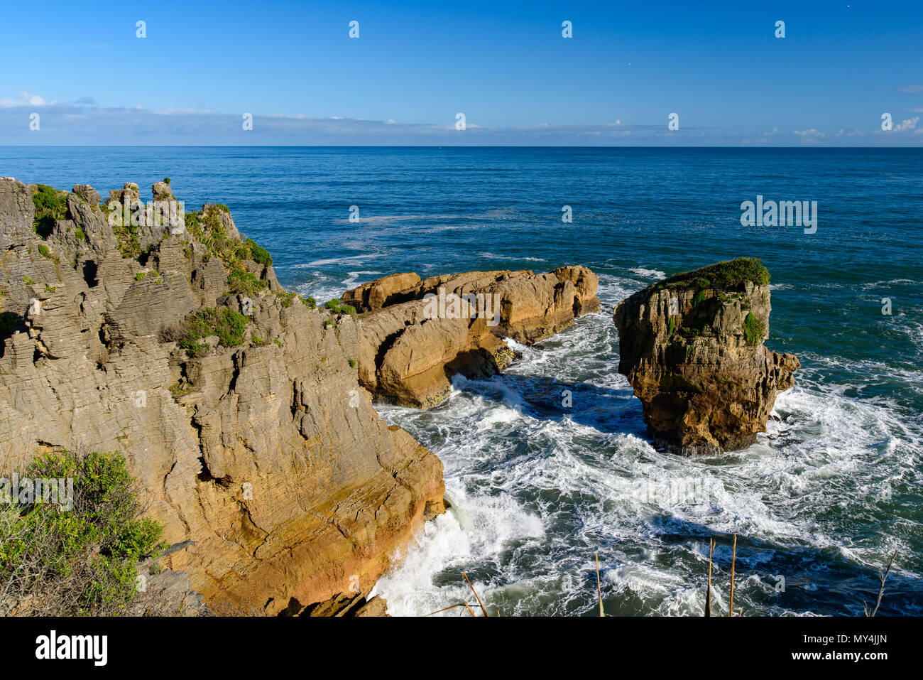 Punakaiki Pancake Rocks And Blowholes, Isla Del Sur, Nueva Zelanda Foto de stock