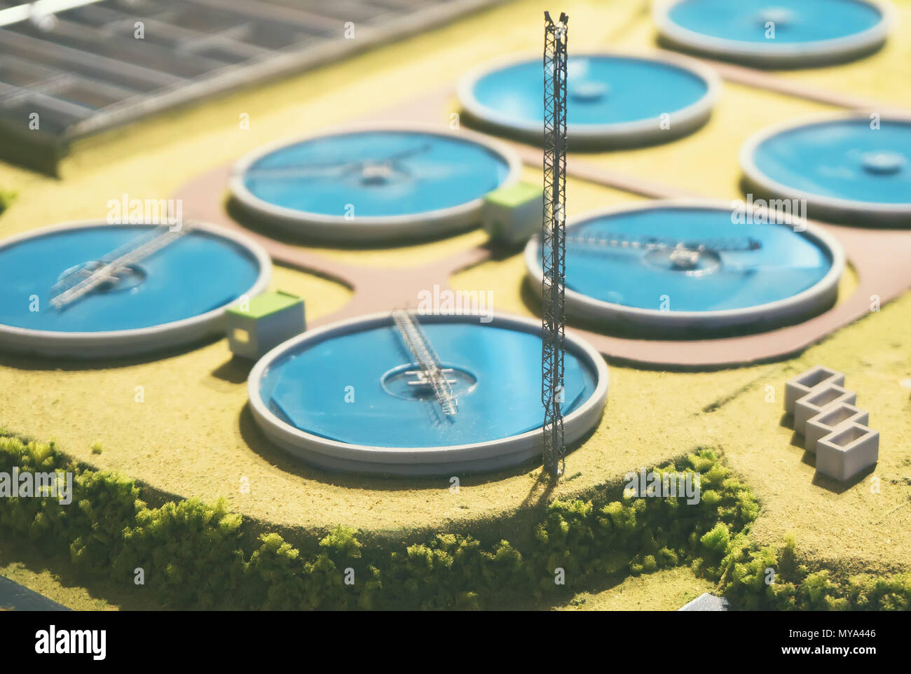 Modelo a escala de la planta de tratamiento de aguas residuales urbanas  Fotografía de stock - Alamy