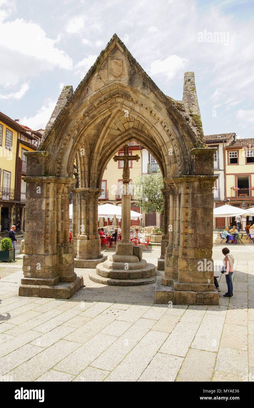 Salado Monumento en plaza de Oliveira, Guimarães, Portugal. Foto de stock