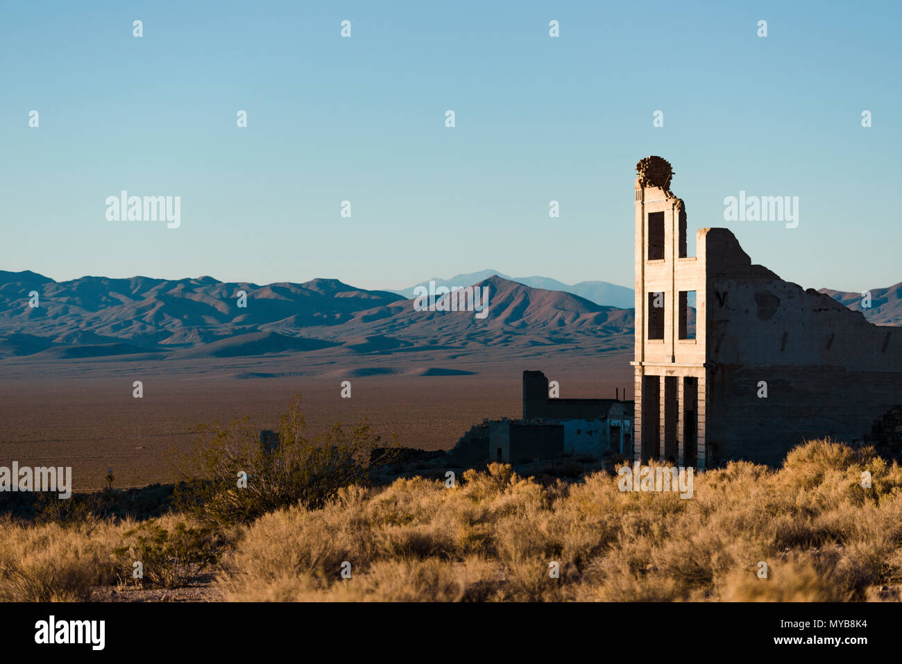 Ruinas del Banco Cook en la Ciudad Fantasma de Rhyolite, Nevada, América del Norte Foto de stock