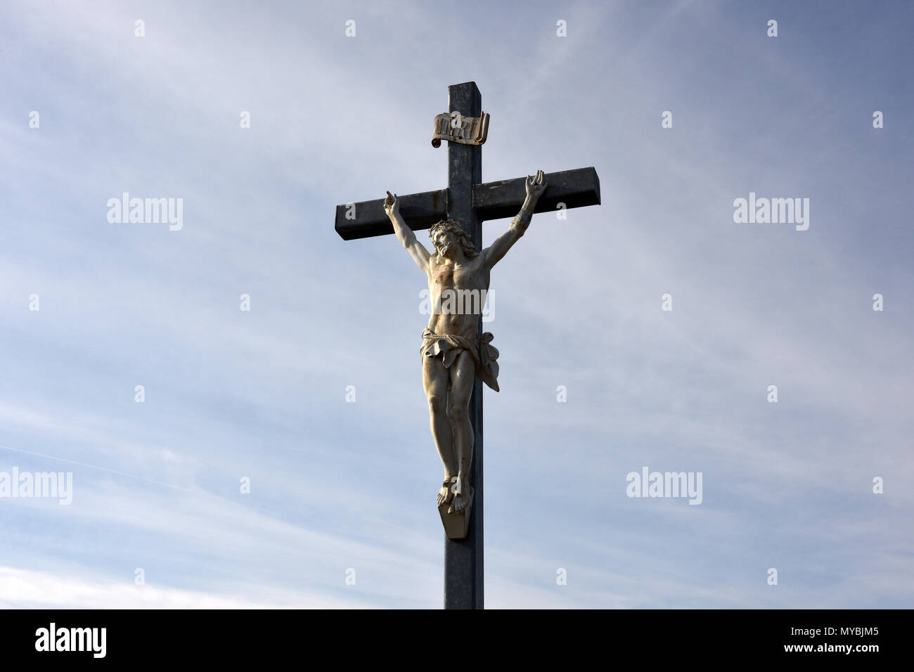 Crucifijo en la Chapelle du Calvaire Saint-Flour en la región de Auvernia Francia Foto de stock