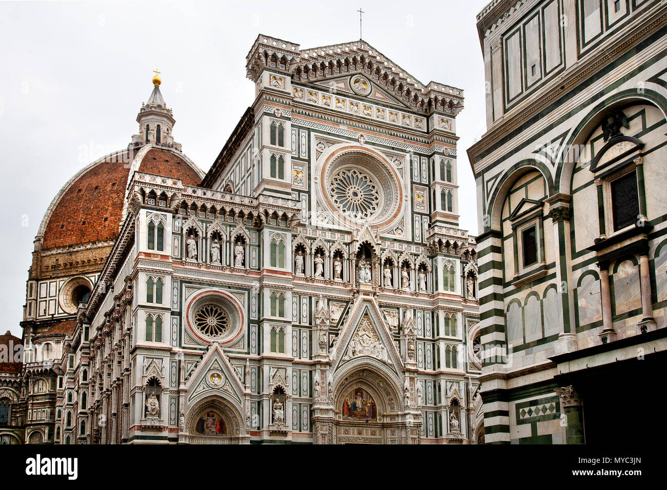 Florencia Italia 4 De Junio De 2017 Parte De La Histórica Catedral Il Duomo Con El Domo En 5656