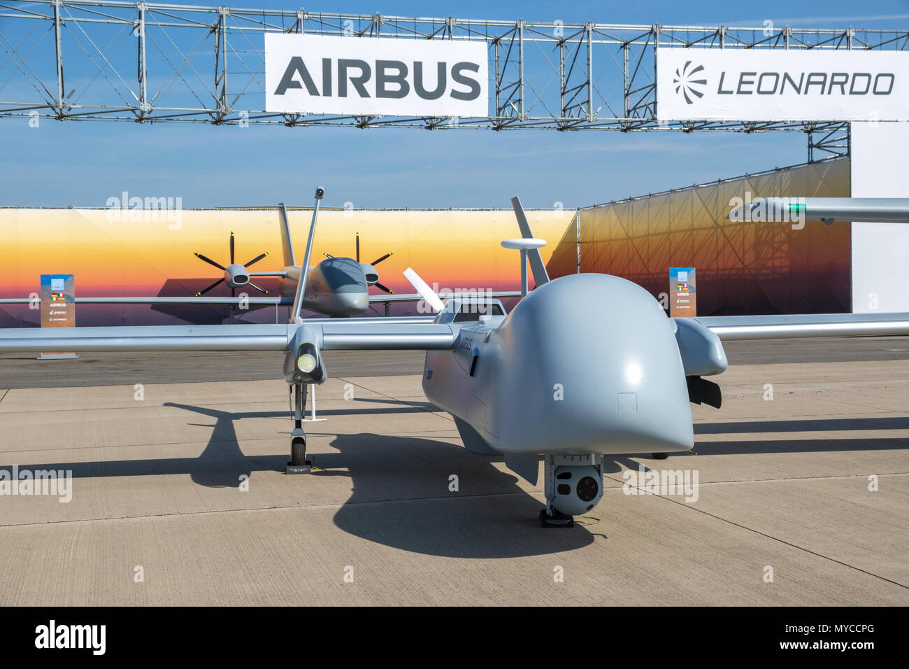 BERLIN, ALEMANIA - 27 abr, 2018: Airbus, EADS Harfang drone UAV militares  armados en la exhibición en el ILA Berlin Air Show Fotografía de stock -  Alamy