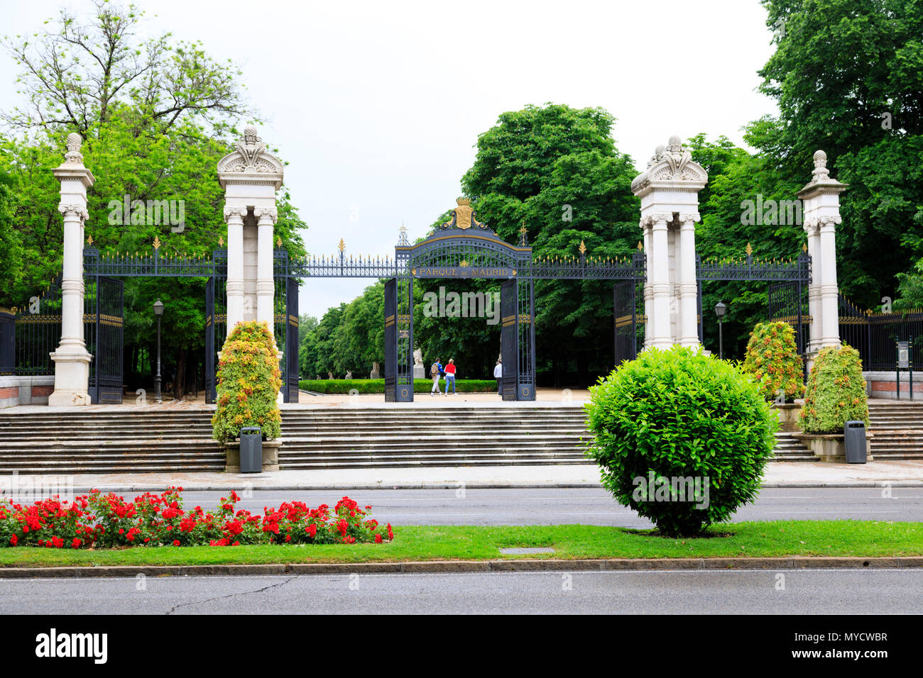 Puerta de entrada, Parque de Madrid, el Parque del Buen Retiro, Madrid,  España Fotografía de stock - Alamy