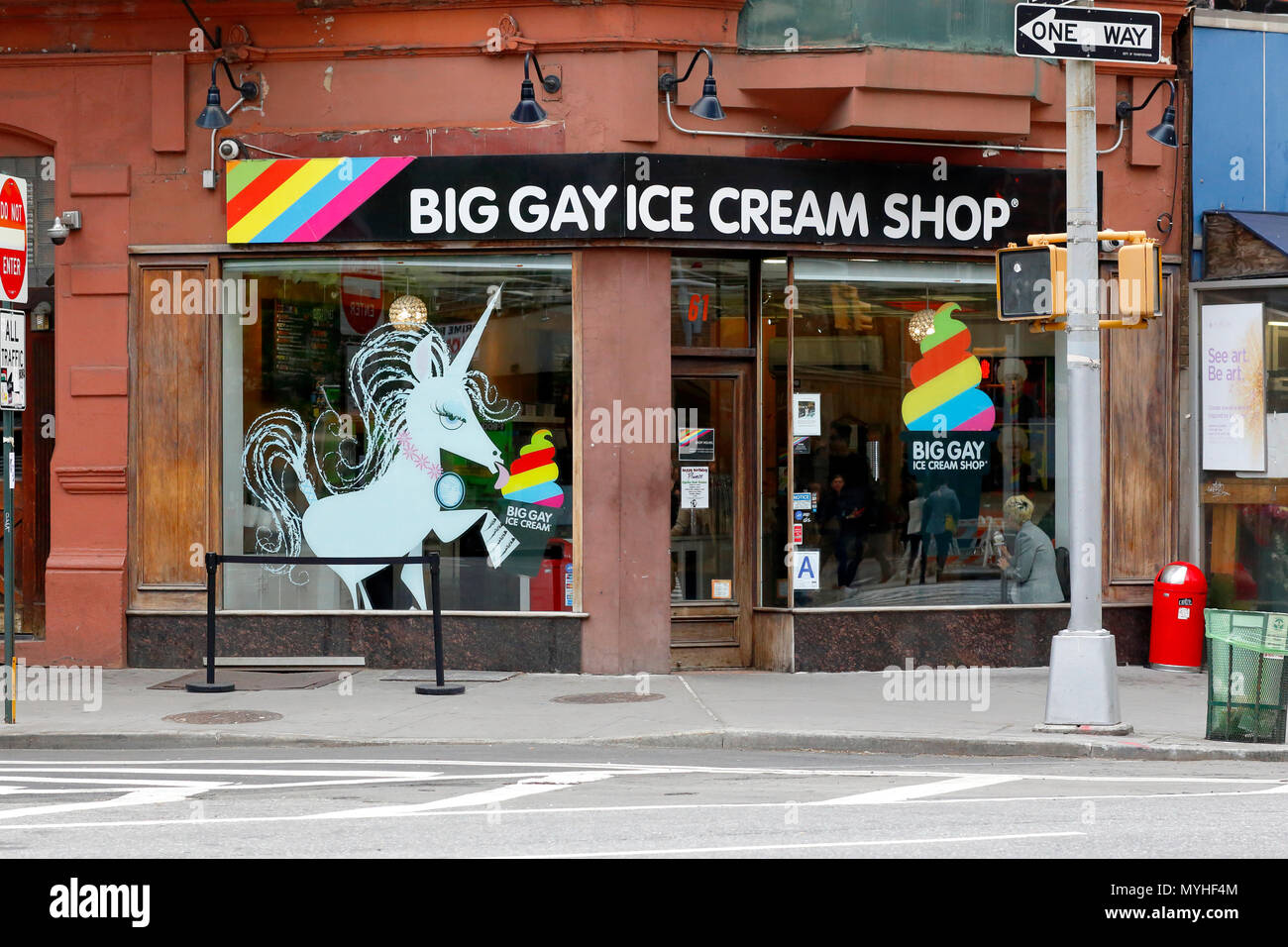 [Tienda histórica] Big Gay Ice Cream Shop, 61 Grove St, Nueva York, NY. Tienda exterior de una heladería en Greenwich Village Foto de stock