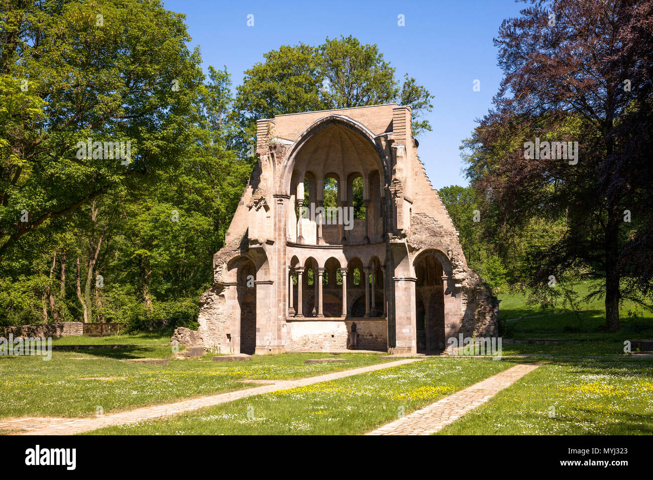 Europa, en Alemania, en Renania del Norte-Westfalia, ruinas de la Abadía de Heisterbach cerca Koenigswinter, antigua iglesia cisterciense. Europa, Deutschland, Nordrhein-West Foto de stock
