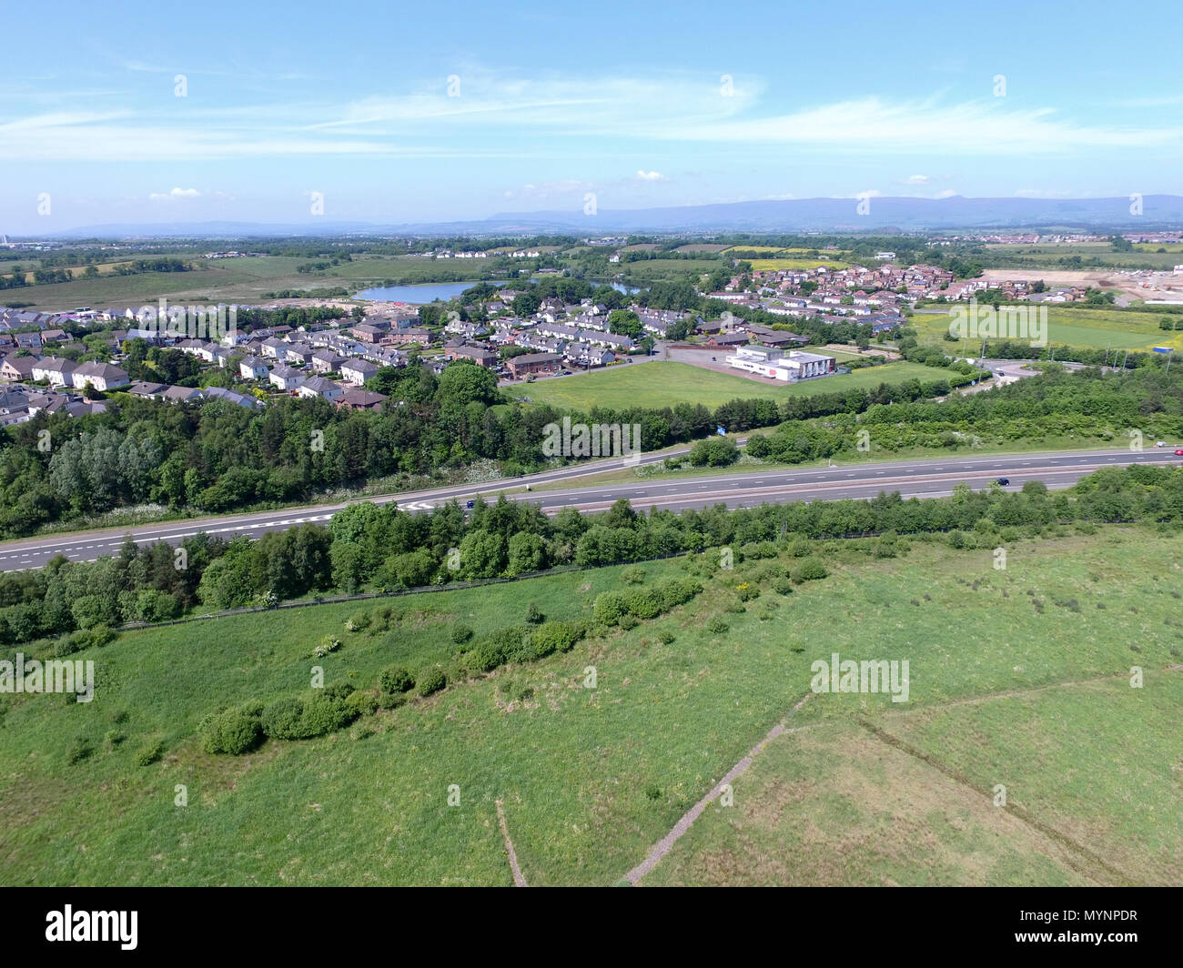 Vista de Drone Gartcosh y M73 North Lanarkshire Foto de stock