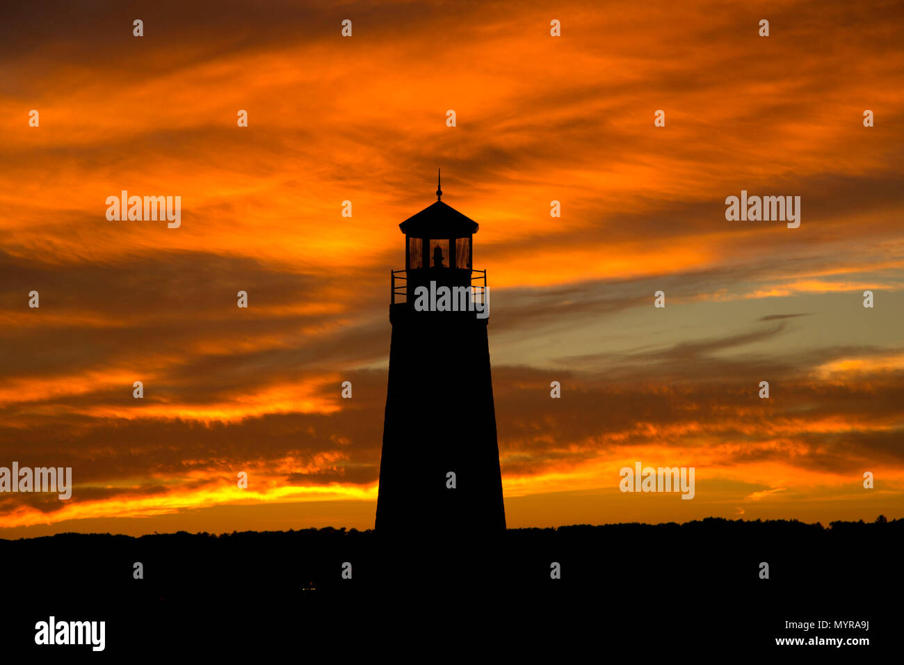 Canal de Gladstone Lighthouse sunset, Van Cleve Park, Gladstone, Michigan Foto de stock