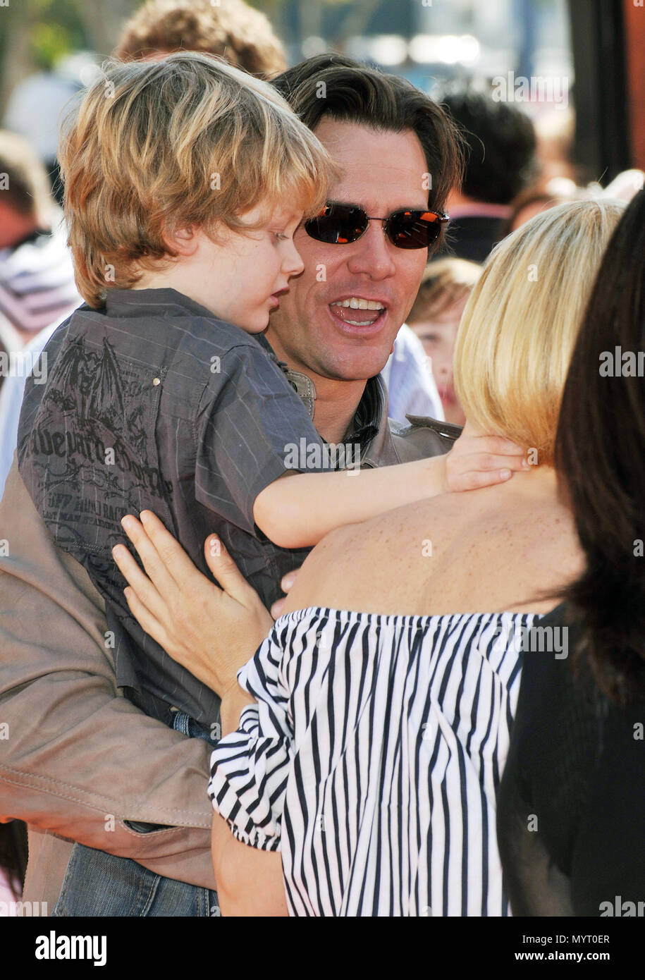 Jim Carrey con Jenny's hijo Evan Horton Hears a Who! Estreno en el teatro de Westwood en Los Angeles. Tres cuartas partes CarreyJim Evan 061 evento en Hollywood Life - California, evento Jim Carrey con Jenny's hijo Evan Horton Hears a Who! Estreno en el teatro de Westwood en Los Angeles. Tres cuartas partes CarreyJim Evan 061 evento en Hollywood Life - California, evento