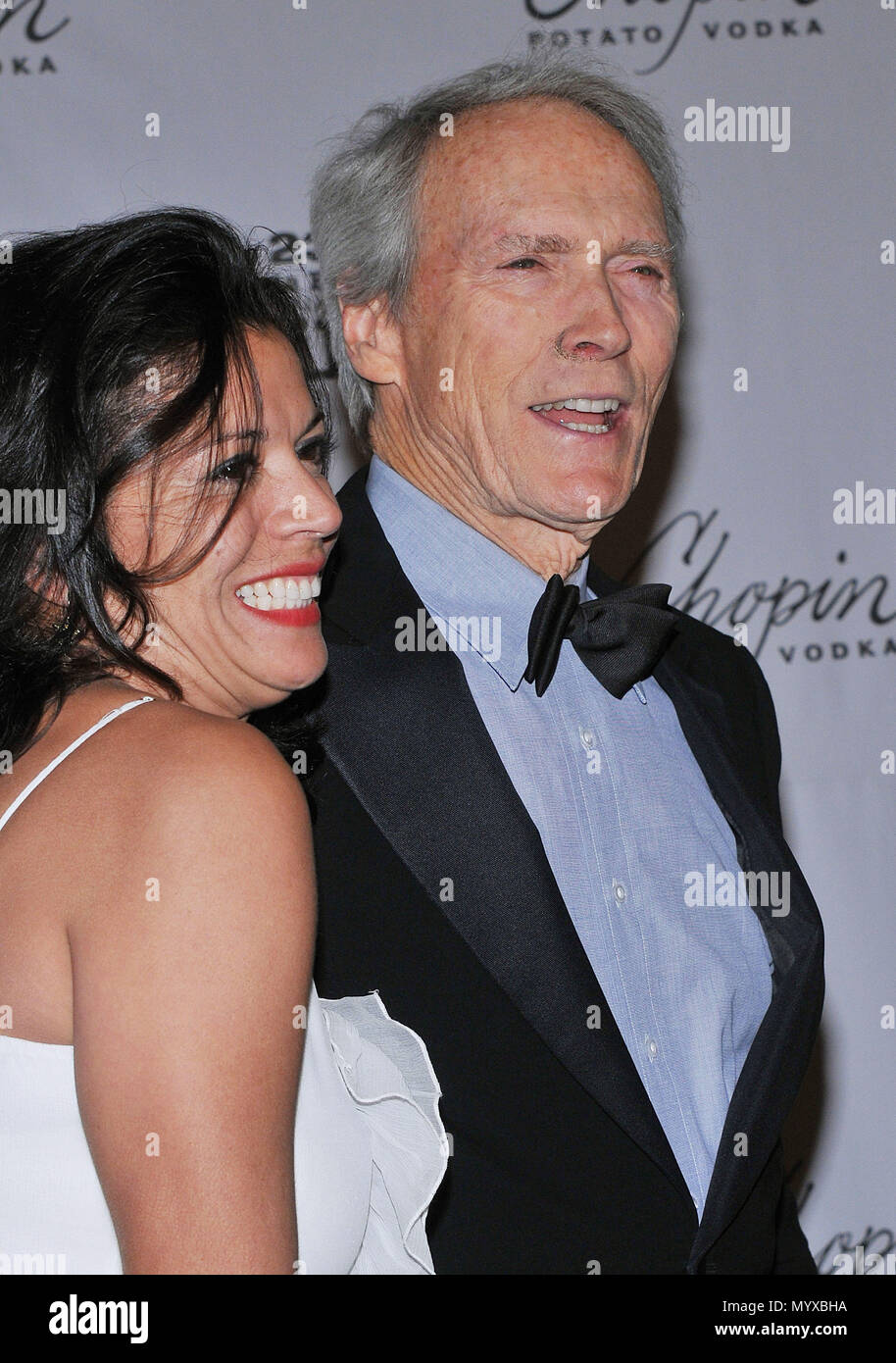 Clint Eastwood y esposa Dinah llegando al SBIFF ( Santa Barbara Int. Festival de Cine ) performance del año premios en el Teatro Arlington, en Santa Bárbara. Tres quartersEastwoodClint Dinah 24 evento Clint Eastwood y esposa Dinah llegando al SBIFF ( Santa Barbara Int. Festival de Cine ) performance del año premios en el Teatro Arlington, en Santa Bárbara. Tres quartersEastwoodClint Dinah 24 evento