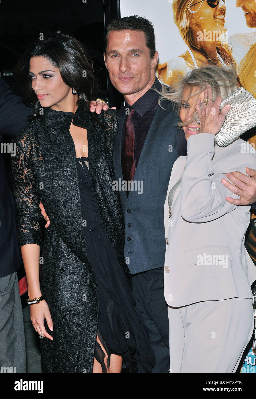 Matthew McConaughey y novia Camille y Matthew mamá llegar al oro del tonto de estreno en el Teatro Chino de Los Ángeles. Tres cuartas partes contacto ocular McConaugheyMatthew Camille mom 20 evento Matthew McConaughey y novia Camille y Matthew mamá llegar al oro del tonto de estreno en el Teatro Chino de Los Ángeles. Tres cuartas partes contacto ocular McConaugheyMatthew Camille mom 20 evento