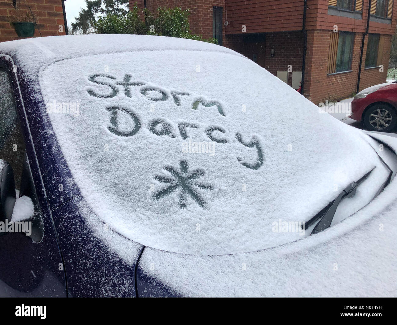 Godalming, Surrey. 9 de febrero de 2021. La nieve continua para los condados de Home durante la noche. Nieve de Storm Darcy en Godalming en Surrey. Crédito: Jamesjagger/StockimoNews/Alamy Live News Foto de stock