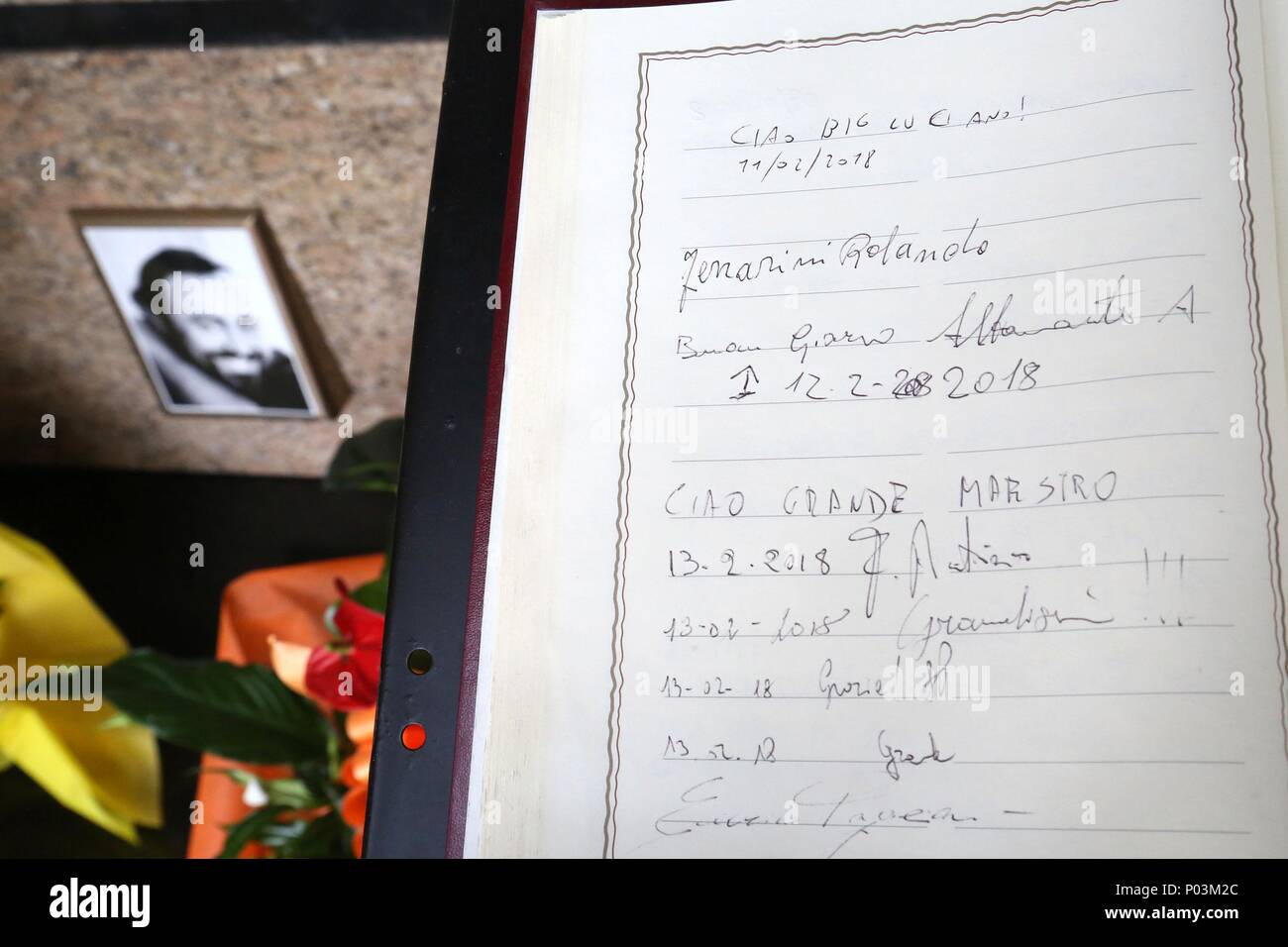 Tumba de pavarotti fotografías e imágenes de alta resolución Alamy