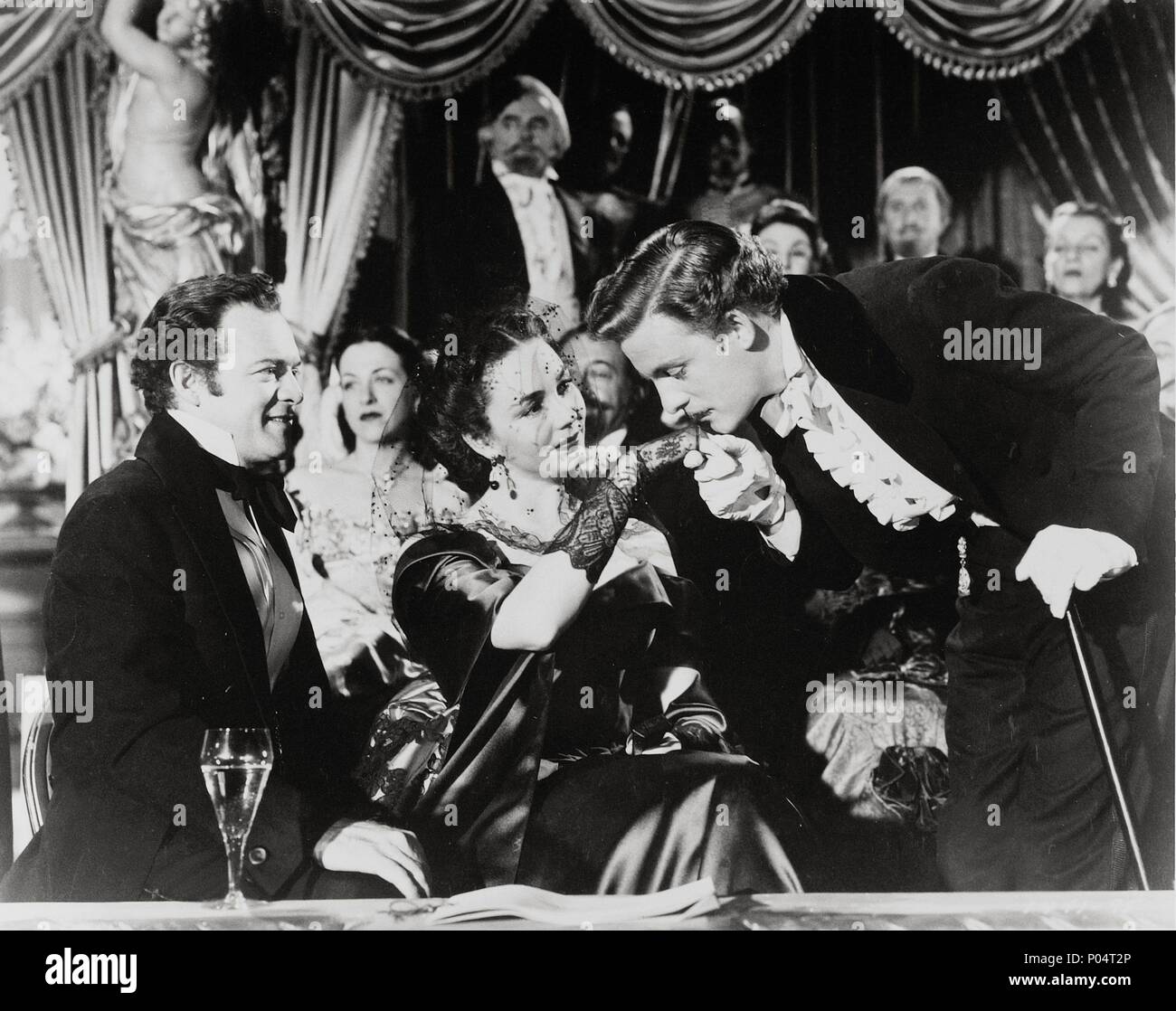 El título original de la película: Madame Bovary. Título en inglés: Madame Bovary. El director de cine: Vincente Minnelli. Año: 1949. Estrellas: LOUIS JOURDAN; VAN HEFLIN; Jennifer Jones. Crédito: M.G.M / Álbum Foto de stock