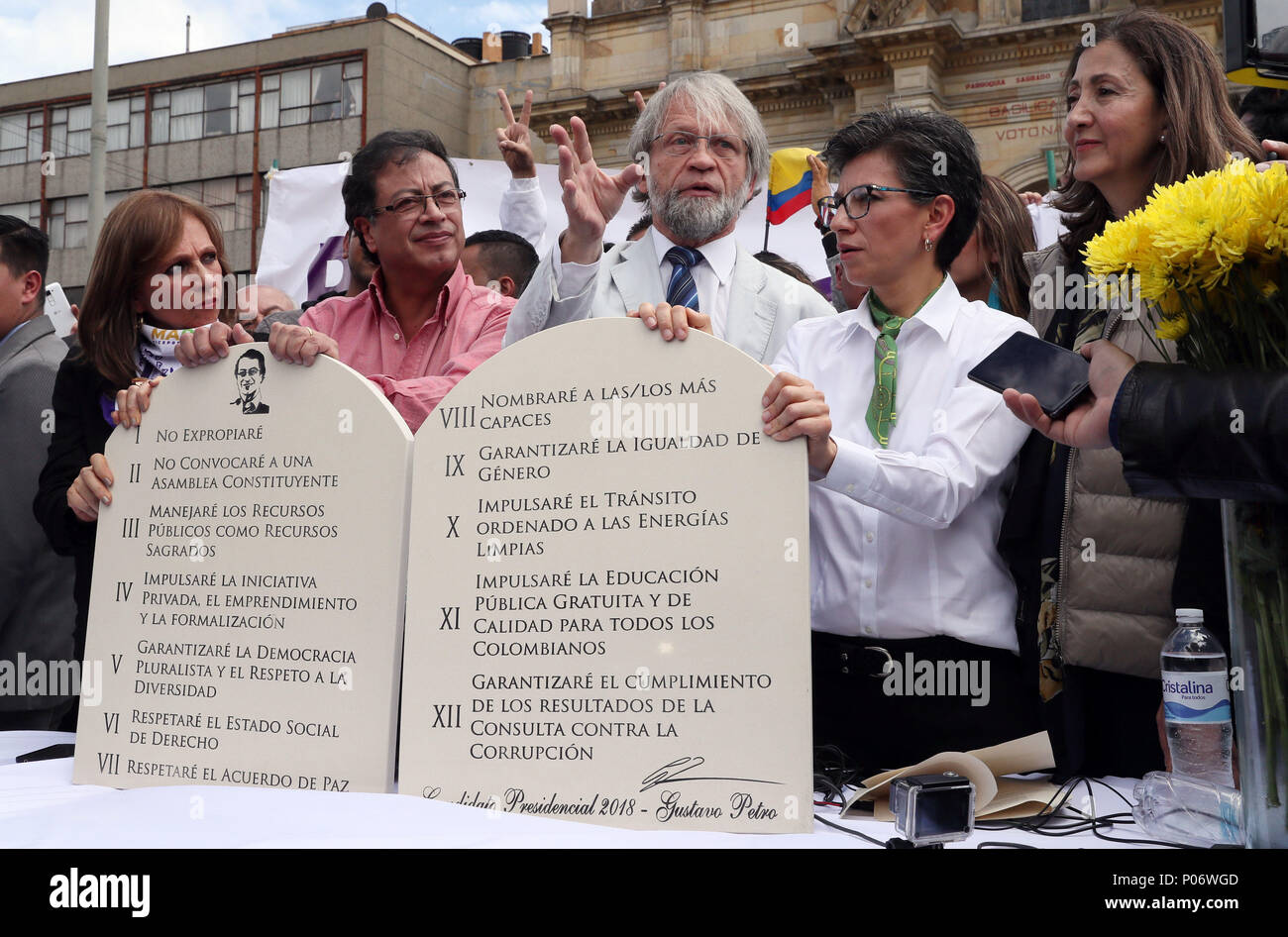 Candidato A La Presidencia De Colombia Gustavo Petro 2 L De Colombia Humana Y Su Formula