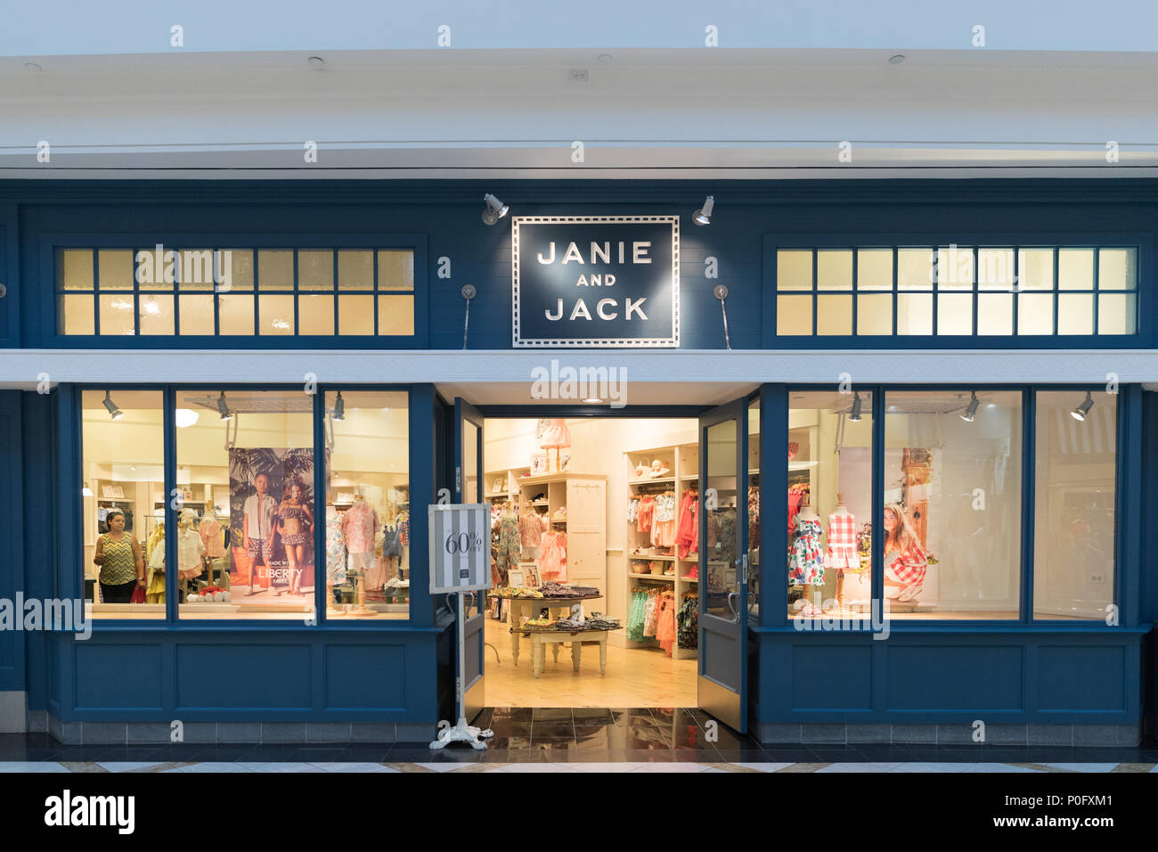 Filadelfia, Pensilvania, el 30 de mayo de 2018: Janie y Jack tienda, ropa  de niños y ropa recién nacido a Janie y Jack Fotografía de stock - Alamy