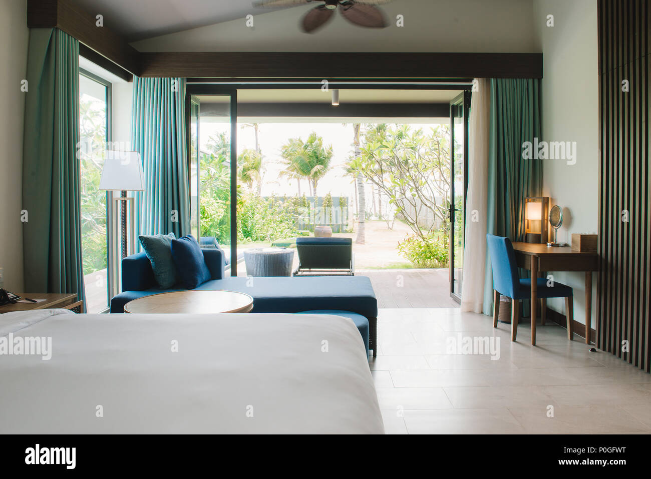 Zona Con Cama Principal Luces Perfecta Comoda Cama Con Disenos